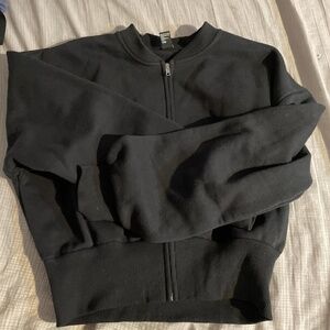 Forever 21 Black Cropped Sweatshirt Insulated Size Large